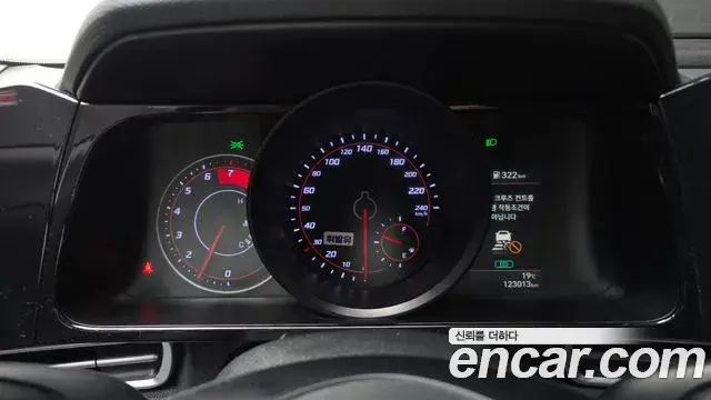 Hyundai The New Avante Hybrid 2021 — Photo 1/20