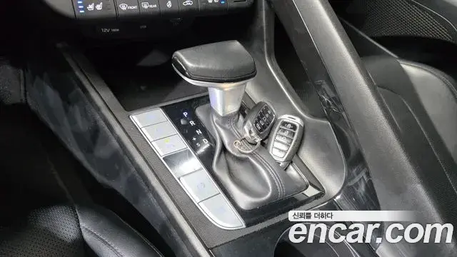 Hyundai The New Avante Hybrid 2021 — Photo 9/20