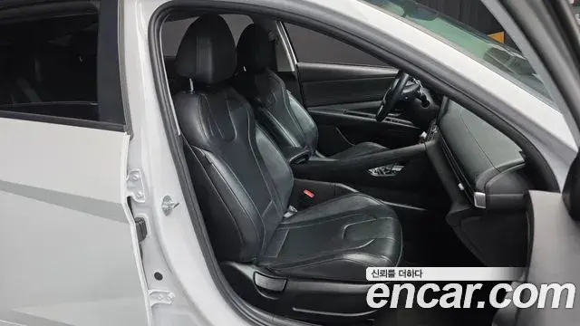 Hyundai The New Avante Hybrid 2021 — Photo 10/20