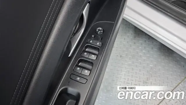 Hyundai The New Avante Hybrid 2021 — Photo 18/20