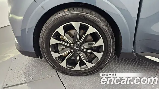 Kia Carnival 2021 — Фото 5/20