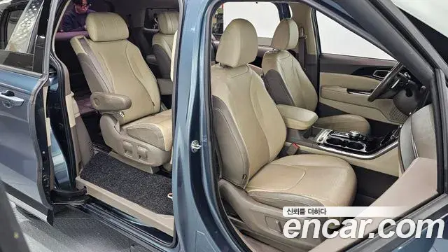 Kia Carnival 2021 — Фото 10/20