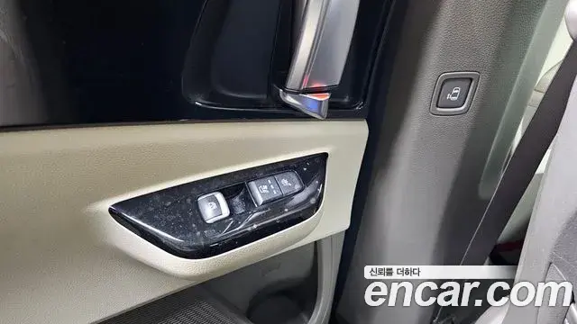 Kia Carnival 2021 — Фото 19/20