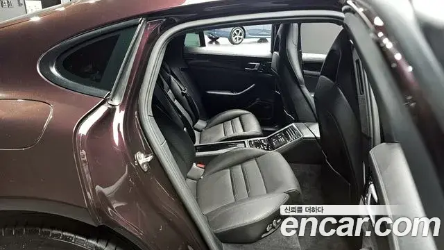 Porsche Panamera 2020 — ფოტო 11/20