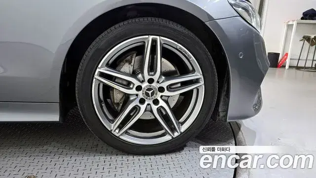 Mercedes-Benz E-Class 2018 — Şəkil 18/20
