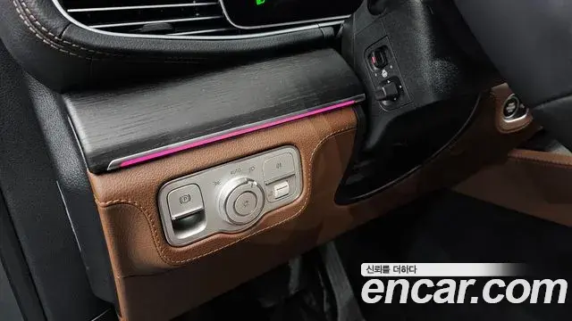 Mercedes-Benz GLE-Class 2025 — ფოტო 16/20