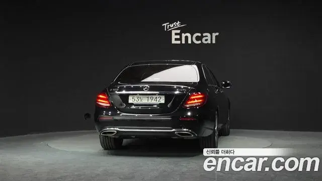 Mercedes-Benz E-Class 2018 — Şəkil 20/20