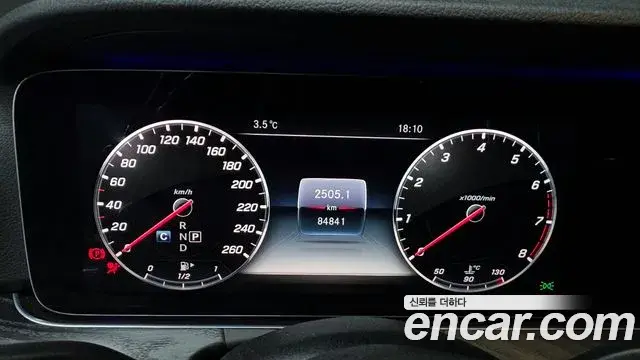 Mercedes-Benz E-Class 2018 — Şəkil 15/20