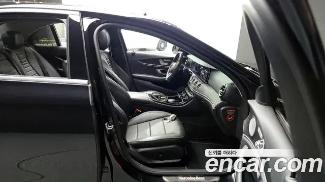 Mercedes-Benz E-Class 2018 — Şəkil 16/20