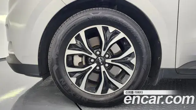 Kia Carnival 2022 — ფოტო 13/20