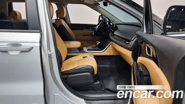 Kia Carnival 2022 — ფოტო 2/20