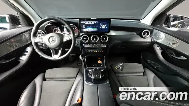 Mercedes-Benz GLC-Class 2019 — Photo 19/20