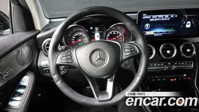 Mercedes-Benz GLC-Class 2019 — Photo 18/20