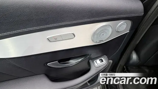Mercedes-Benz GLC-Class 2019 — Photo 11/20
