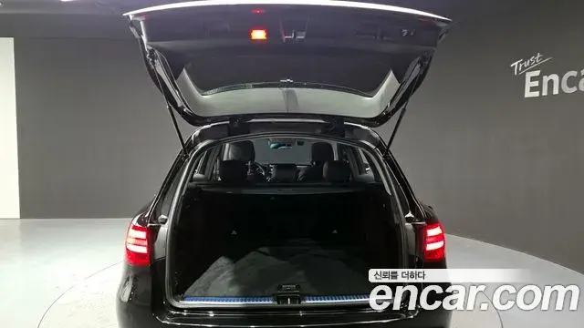 Mercedes-Benz GLC-Class 2019 — Photo 8/20