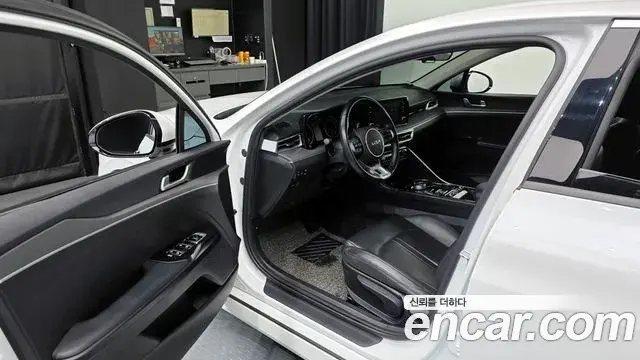 Kia K5 2023 — Şəkil 17/20