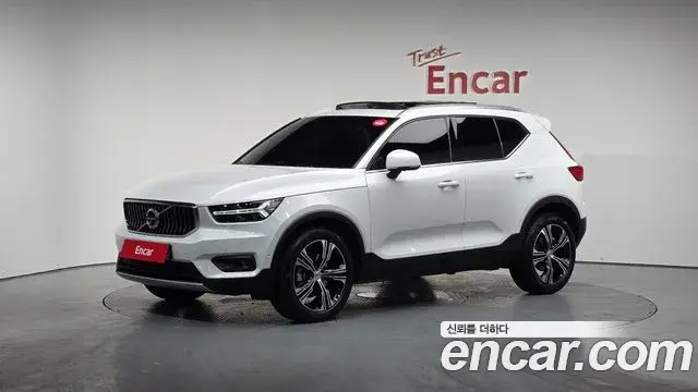 Volvo XC40 2020 — ფოტო 15/20