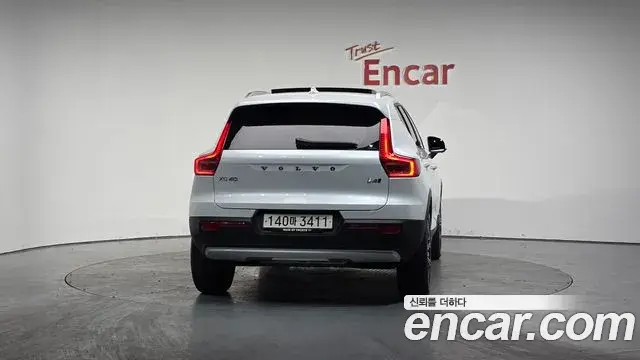 Volvo XC40 2020 — ფოტო 9/20