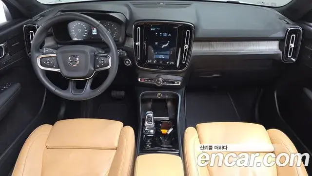 Volvo XC40 2020 — ფოტო 3/20