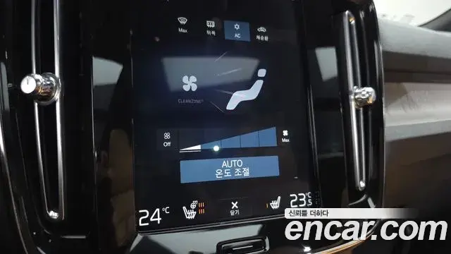 Volvo XC40 2020 — ფოტო 14/20