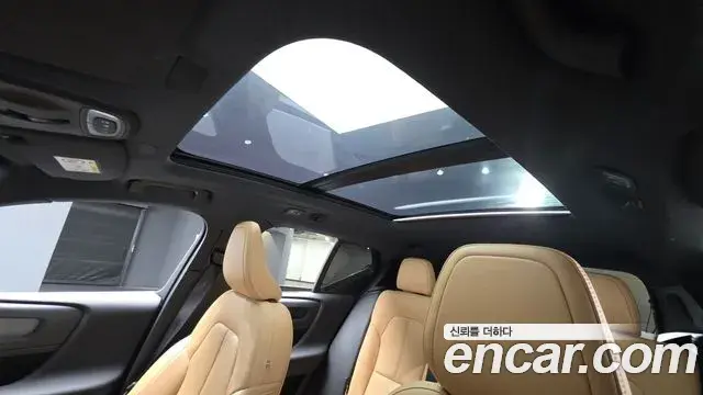 Volvo XC40 2020 — ფოტო 1/20