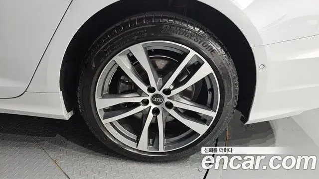 Audi A6 2022 — ფოტო 7/20