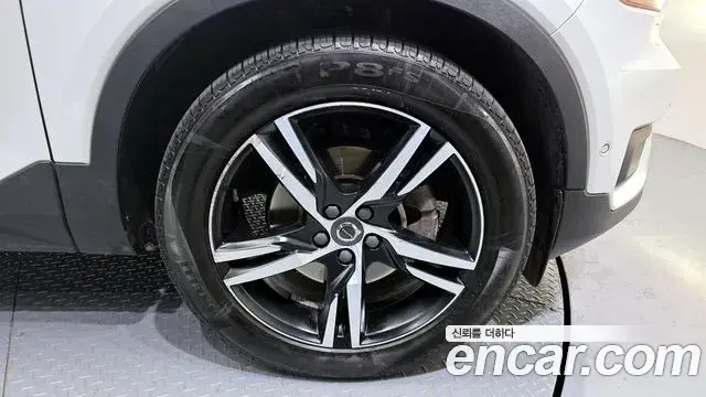 Volvo XC40 2019 — Photo 7/19