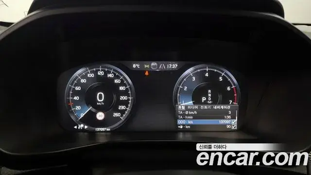 Volvo XC40 2019 — Photo 19/19