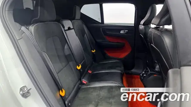 Volvo XC40 2019 — Photo 17/19