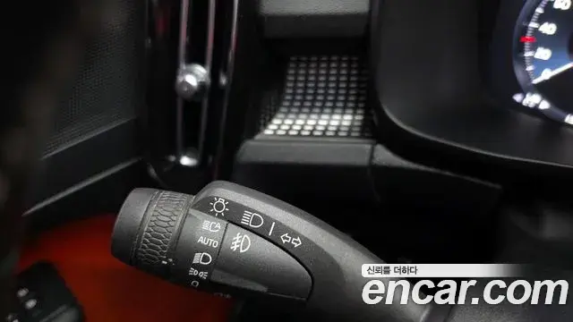 Volvo XC40 2019 — Photo 2/19