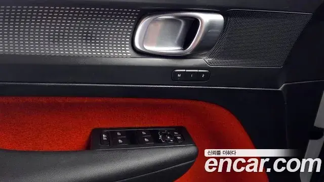 Volvo XC40 2019 — Photo 13/19