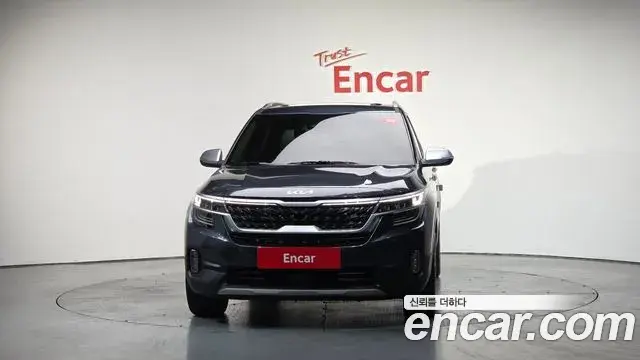 Kia Seltos 2021 — ფოტო 8/20