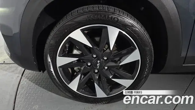 Kia Seltos 2021 — ფოტო 19/20