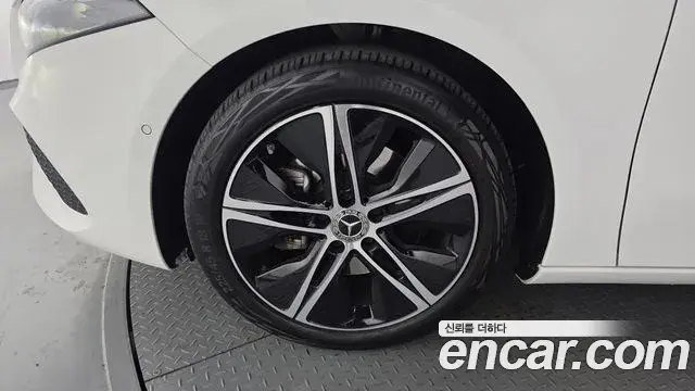 Mercedes-Benz A-Class 2024 — Photo 11/20