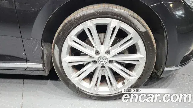 Volkswagen Passat GT 2018 — ფოტო 10/20
