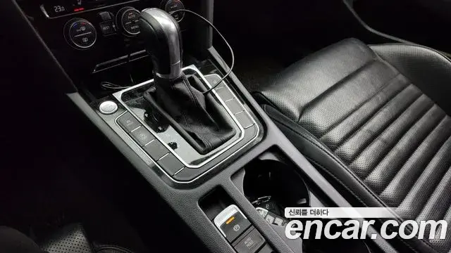 Volkswagen Passat GT 2018 — ფოტო 18/20