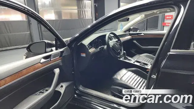 Volkswagen Passat GT 2018 — ფოტო 11/20