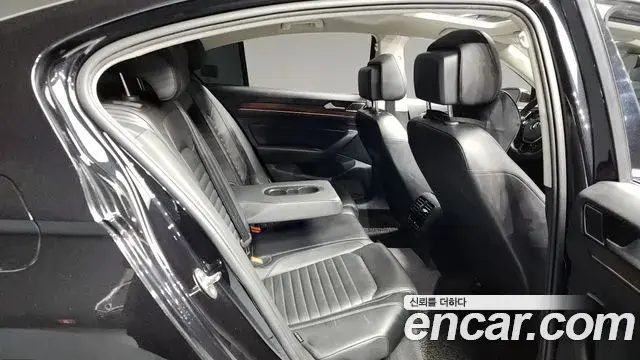 Volkswagen Passat GT 2018 — ფოტო 2/20