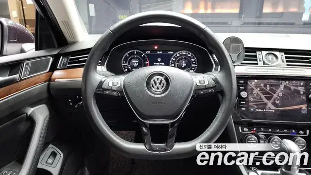 Volkswagen Passat GT 2018 — ფოტო 14/20