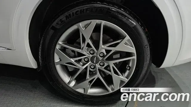 Genesis GV70 2022 — ფოტო 8/20