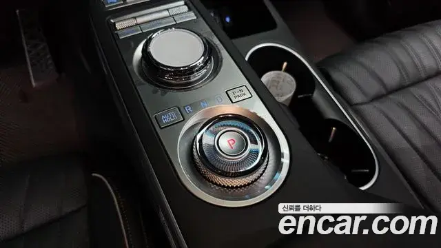 Genesis GV70 2022 — ფოტო 19/20
