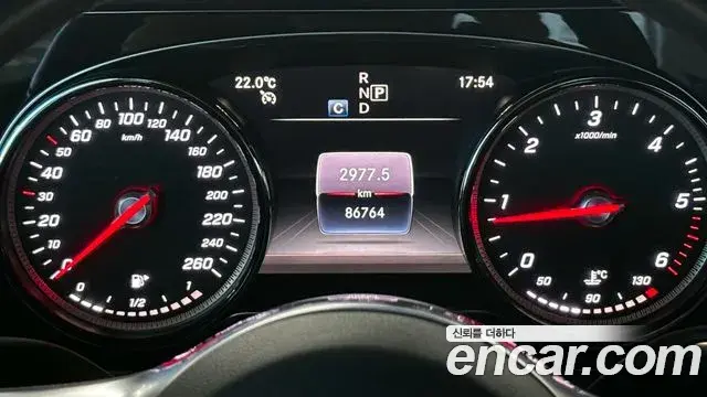 Mercedes-Benz E-Class 2019 — ფოტო 17/20