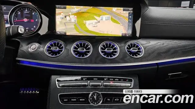 Mercedes-Benz E-Class 2019 — ფოტო 15/20