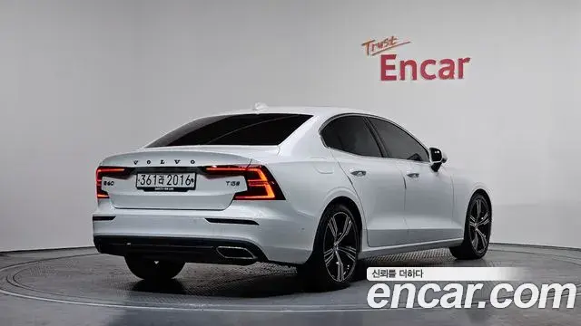 Volvo S60 2020 — Photo 17/20