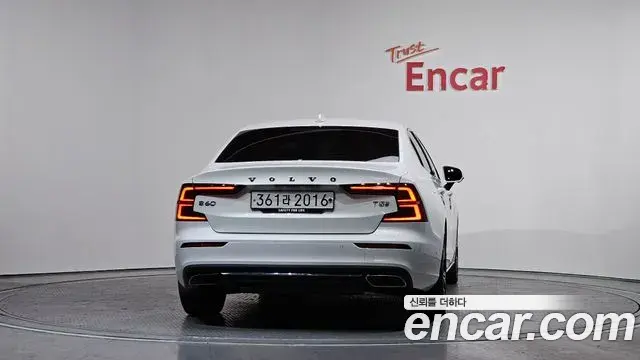 Volvo S60 2020 — Photo 19/20