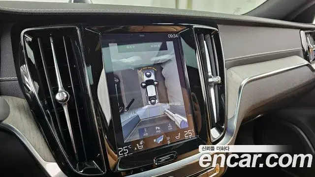 Volvo S60 2020 — Photo 9/20