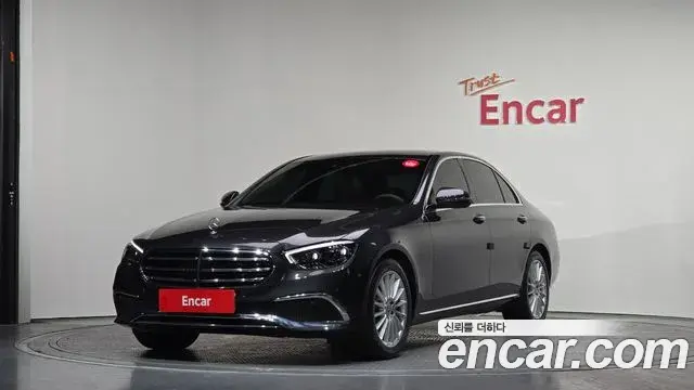 Mercedes-Benz E-Class 2021 — Photo 17/20