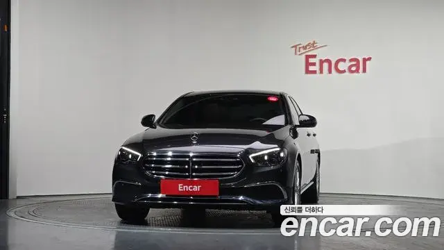 Mercedes-Benz E-Class 2021 — Photo 11/20
