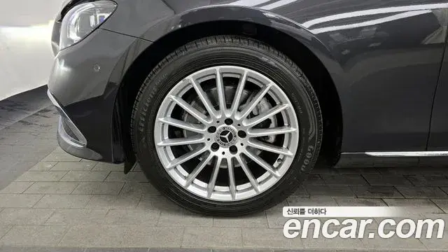 Mercedes-Benz E-Class 2021 — Photo 19/20