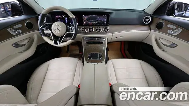 Mercedes-Benz E-Class 2021 — Photo 3/20